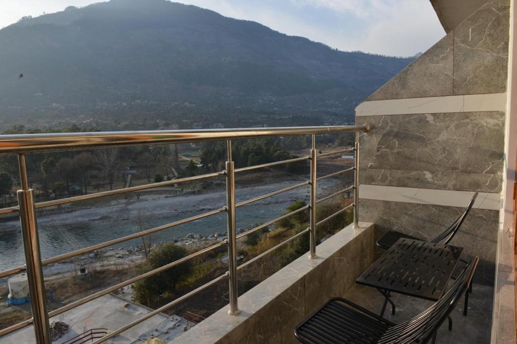 Tulip Flowing River View Hotel. Shamshi Extérieur photo